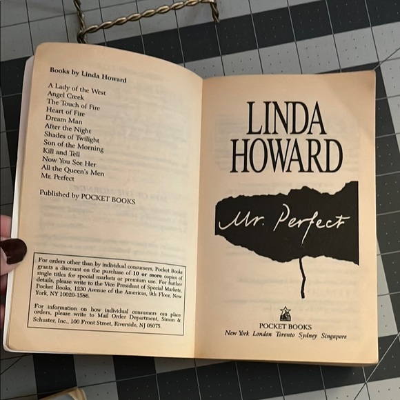 Linda Howard 'Mr. Perfect' Book - Picture 7 of 8